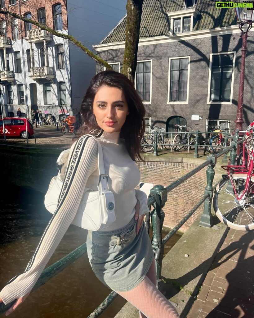 Selin Genç Instagram - It was a sunny Amsterdam day! #amsterdam #tb 🤍
