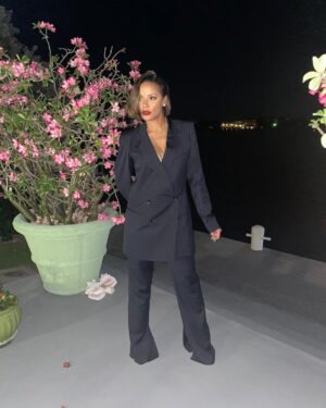 Selita Ebanks Instagram - New Moon energy 🌚 #manifest 8:8