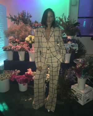 Selita Ebanks Instagram - Back to business Mondays... NY days 💐