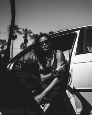 Selita Ebanks Instagram - 90’s stuff with @selitaebanks 

📷: Leica Q

#leicaphotography #palmtrees #vintagecar #bmw #grandcayman #90saesthetic #grain #leicaq