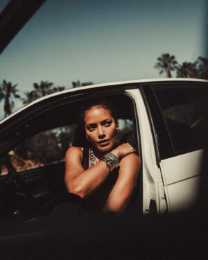 Selita Ebanks Instagram - 90’s stuff with @selitaebanks 

📷: Leica Q

#leicaphotography #palmtrees #vintagecar #bmw #grandcayman #90saesthetic #grain #leicaq