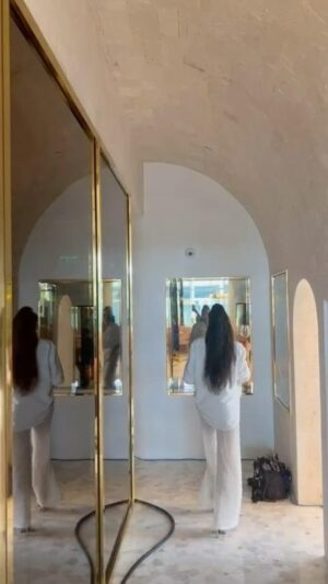 Selita Ebanks Instagram - Did someone say Fashion Show!? Tune in to Grand Cayman: Secrets in paradise Episode 2/3 NOW STREAMING ON @HULU #BTS #periodot