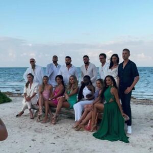 Selita Ebanks Instagram - GRAND CAYMAN: Secrets in Paradise 🌴 🇰🇾 BTS at our cast photo shoot. Watch on @freeform @hulu