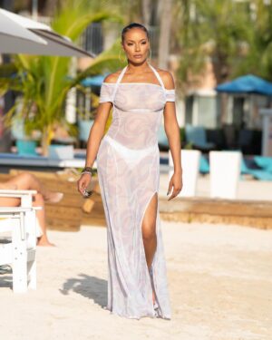Selita Ebanks Instagram - Get your popcorn ready!! SECRETS IN PARADISE 🌴 🫣#GrandCaymanFreeform premieres April 9th on @freeform & April 10th on @Hulu 🇰🇾