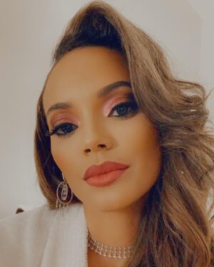 Selita Ebanks Instagram - Higher the hair closer to God... #HappyNewYear2021 🙏🏽❤️