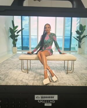 Selita Ebanks Instagram - One of my favorite looks while filming Grand Cayman: Secrets in Paradise. 🌴 #BTS #GrandCaymanFreeform @freeform @hulu