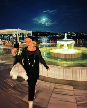 Sema Keçik Instagram - Olduğu gibi dünya🦋🐞❤️
Güzel bakınca güzel görürsün❤️flu mu ne😂😍
#hayatakarken #istanbul #lifestyle #leben