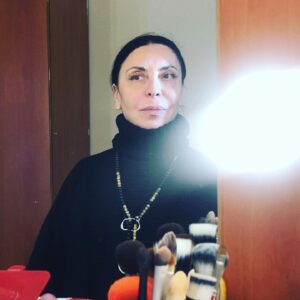 Sema Keçik Instagram - Kulis halleri işte…sevgiyle bakılınca🦋🐞❤️makyaj öncesi bakışı🙃😘
#tiyatro #tiyatroiyileştirir
#stage #bühne #lifestyle 
#theatre #oyun #oyuncu #schauspielerin