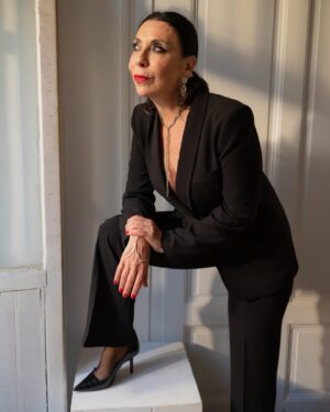 Sema Keçik Instagram - Olması gereken neyse o❤️🦋🧿💃🏻🕺🏾🐞💫💓⭐️
#hayatakarken #lifestyle #black
#foto #work #yaşam #life #nofilter
#oyun #actris #stage #bühne