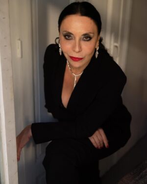 Sema Keçik Instagram - Olması gereken neyse o❤️🦋🧿💃🏻🕺🏾🐞💫💓⭐️
#hayatakarken #lifestyle #black
#foto #work #yaşam #life #nofilter
#oyun #actris #stage #bühne