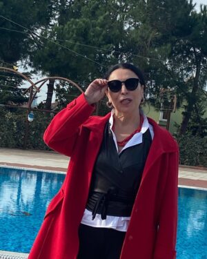 Sema Keçik Instagram - ❤️🦋🐞
Böyle böyle oluyor işte…
#hayatakarken #lifestyle #hayat
#hayatdergülümserim 
15 Aralık’tan itibaren Üsküdar Kerem Yılmazer Sahne’sinde
#stage #oyun #theatre #tiyatroiyileştirir