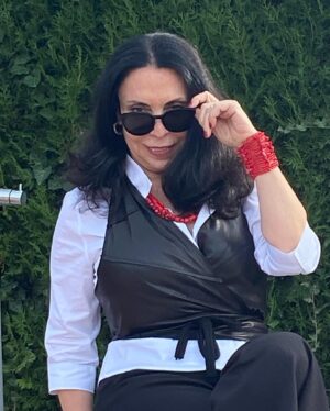 Sema Keçik Instagram - 🦋❤️🐞
Cevap veriyorum zamanla her şey  geçer diyen akıllılara ;geçen tek şey zamandır anlayan ,anlatsın anlamayanlara.CemalSüreya❤️
#hayatakarken #lifestyle #life
Foto @oyku_korkmaz__