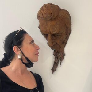 Sema Keçik Instagram - “Hafıza kalıntıları”
Sanatın dokunduğu her şey anlam kazanıyor…İyi ki…Sanat yarım olanı tamamlıyor…iyi ki…Sanat iyileştiriyor…iyi ki…❤️❤️❤️ 
@ahmetaydinatmacastudio #istanbul #hayatakarken #art #sculptureart #heykel #sanat #human #insan