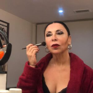 Sema Keçik Instagram - Kulis…hazırlık halleri.🦋🐞❣️
#hayatdergülümserim #theatre #tiyatro #tiyatroiyileştirir#stage #oyun #oyuncu
#kulis #hayatakarken #lifestyle #makeup #makyaj