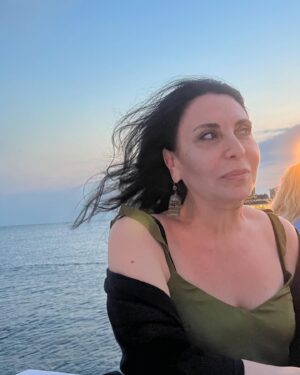 Sema Keçik Instagram - ❤️💃🏻🦋🐞🦅🐎
Flumulu kaç poz etti 😘yeşil  renk murattır🧿❤️
#hayatakarken #lifestyle #life #istanbul #büyükkulüp #sunset #see