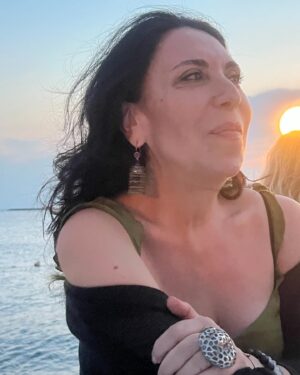 Sema Keçik Instagram - ❤️💃🏻🦋🐞🦅🐎
Flumulu kaç poz etti 😘yeşil  renk murattır🧿❤️
#hayatakarken #lifestyle #life #istanbul #büyükkulüp #sunset #see
