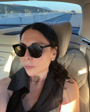 Sema Keçik Instagram - Yol hikayesi 🦋💃🏻❤️🐞🌺Işık…gitmek …kavuşmak…veda…
#hayatakarken #lifestyle #life #treval #world #urlaub #summer #sun #light