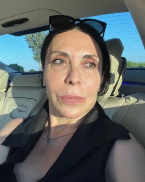 Sema Keçik Instagram - Yol hikayesi 🦋💃🏻❤️🐞🌺Işık…gitmek …kavuşmak…veda…
#hayatakarken #lifestyle #life #treval #world #urlaub #summer #sun #light