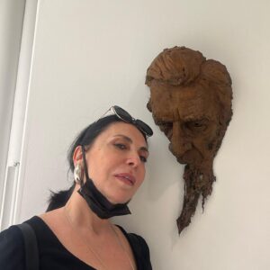 Sema Keçik Instagram - “Hafıza kalıntıları”
Sanatın dokunduğu her şey anlam kazanıyor…İyi ki…Sanat yarım olanı tamamlıyor…iyi ki…Sanat iyileştiriyor…iyi ki…❤️❤️❤️ 
@ahmetaydinatmacastudio #istanbul #hayatakarken #art #sculptureart #heykel #sanat #human #insan