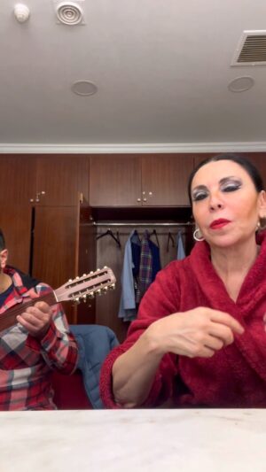 Sema Keçik Instagram - Kulis şarkıları❤️
#müzik #türksanatmüziği #hayatakarken#lifestyle
@serkan_back 
#hayatdergülümserim
#stage #aktrislife #oyun 
#nota #melodi