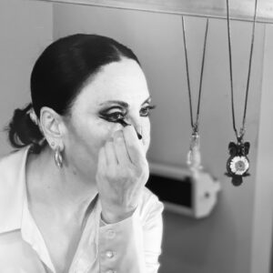 Sema Keçik Instagram - Olmayı hep sevdiğim ,hep seveceğim yer❤️❤️❤️
Unutma nolur
bir oyuncu nice ateşlerden geçip gelen kişidir…#hayatdergülümserim 
#Tiyatroyalanbarındırmaz.Tiyatro size gerçekleri gösterir.
#stage #sahne #kulis #tiyatro #theatre 
#sahneışıkları #oyun #oyuncu #actris 
#tiyatroiyileştirir #hayatakarken
#lifestyle #hayat