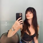 Sena Çakır Instagram - Saçlarıma sihirli bir el dokundu🤭 🌬️~ @sabitakkaya 🤍