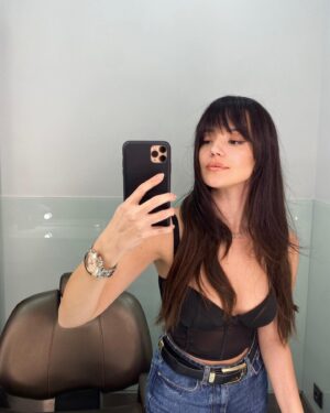 Sena Çakır Instagram - Saçlarıma sihirli bir el dokundu🤭
🌬️~ @sabitakkaya 🤍