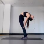 Sena Çakır Instagram - Stretching🤍ben