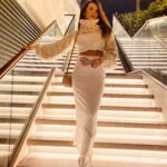 Sena Çakır Instagram - Boğazlı örgü kazak evresine geçtim ama gövdesi şu an için yok.. o kadar da soğuk değil abartmayın😋