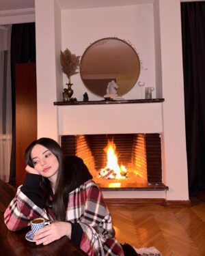 Sena Çakır Instagram - Kışın ne zaman biteceğini düşünüyorumdur💭