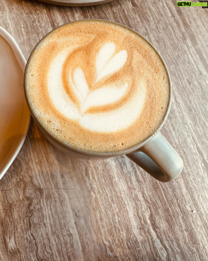 Seniesa Estrada Instagram - Good coffee = a good morning ☕️ 🙏🏻