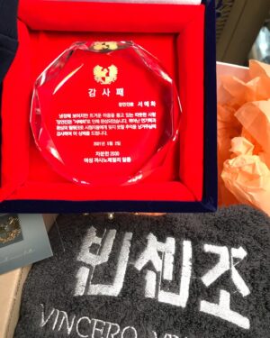 Seo Ye-hwa Instagram - #빈센조 #여성까사노패밀리
연진이로 존재하는것보다 금가의 일부라는게 더 저를 행복하게 했었는데 새삼 그마음이 연진이에게 미안한 마음이 드는 깜짝 선물이었어요. 정말 감사합니다!

사람들의 웃음소리가 보고싶고 티격태격하는 모습이 듣고싶은 날이 될것 같아요.

아직도 여전히 참 많이 보고싶고 그립습니다.