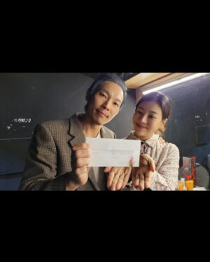 Seo Ye-hwa Instagram - #쓰담쓰담버스킹 #빈센조 #는 부부보단 남매에 가까웠답니다

수재민 돕기 자선버스킹이 
바로 오늘 토요일 오후 세시. 일곱시에 홍대 축제거리(상상마당 앞)에서
열립니다!!

예쁜 주말에
혹시 홍대쪽에 나들이 가시는 분들이나 근처에 거주하고 계신분들께서 함께 좋은시간을 보내주시면 정말 감사하겠습니다❤️

제게는 혈육이나 다름없는 경원오빠의 진짜짝꿍인 은성언니(항상 고맙습니다)를 선두로 정말정말 열심히 준비해주셨어요. 

오빠와의 오랜시간을 추억하고싶은 저의 사심과 함께 기쁜마음으로 홍보합니다!
