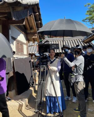 Seo Ye-hwa Instagram - #꽃.달 
숨도 못쉬고 찍은 소중한컷
온세상 카메라감독님 존경합니다ㅡ
곧만나요🌷🌙