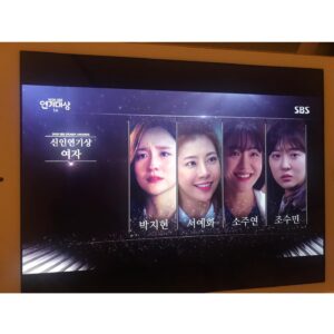 Seo Ye-hwa Instagram - #음문석 최고
오빠한테 상받은거같애
너무너무 고마워
근데 좀 멋있어서 거리감 느껴져
@monsterz_sic