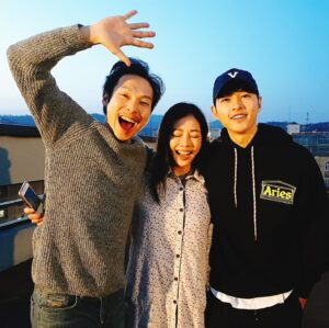 Seo Ye-hwa Instagram - 언제나 든든하게 모두를 챙겨주고 때로는 같이 바보가 되어주는 우리 중기오빠 !

첫공이라구 피곤한 몸으로 양손에 피자가득 들고 달려와 우리모두를 행복하게 해준 천사같은 오빠.

제가 지구밖엔 안나가봤지만 우주통틀어 오빠가 제일 멋있을거에요.

응원와주신 선배님들 관객분들
그리고 우리 나할멤버들 
무척 사랑합니다🙏