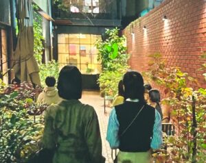 Seo Ye-hwa Instagram - 너와 함께여서 행복했어
현장가는 길을 소풍길로 만들어준 너에게 고맙기만 해

아주 많이 아껴 준희야
그리고 사랑해 여빈아
@jeon.yeobeen 

#너의 시간 속으로