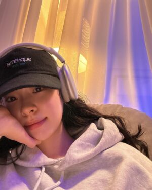 Seo Eun-soo Instagram - 행복한 생일주..🩵 축하해주신 모든 분들 다시 한번 감사합니다 💌🎂