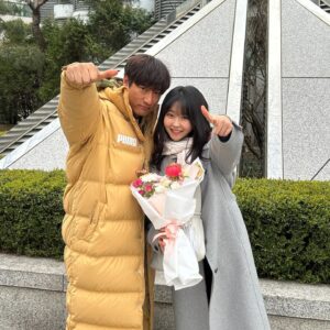 Seo Hye-won Instagram - 1초만 흘러도 과거가 될 지금, 이 순간을 아름답게 봐주기를.

그동안 선재 업고 튀어를 사랑해주신 모든 분들 정말 감사합니다🙏
현주를 떠나보내려니 아쉬운 마음 한가득이네요.. 마음이 일렁이지만 따뜻했던 기억들이 영혼에 스며있으니 그 힘으로 또 열심히, 감사히 살아보겠습니다! 
선재 업고 튀어와 함께 할 수 있어 행복했습니다🤍

#선재업고튀어 #lovelyrunner #선업튀 #현주 #서혜원
@tvn_drama @tving.official

(찍은 사진이 많아서..내일 또 올릴게요😉)
