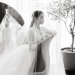 Seo Yu-na Instagram - _ 사랑이 넘쳤던 가봉스냅 🩵, 👗 @kaylabennet_official @xee_ex 📸 @leekyungho_photograph 💇🏼‍♀️ @raffine_sera 🌸 @garden__a 🫶 @wedding.yuzu