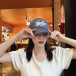 Seo Yu-na Instagram - #유료광고 핑크핑크한 바시티자켓에 모자로 뽀인트 🌸🌸 애정템이 될 것 같은 볼캡🩵 #MLBKOREA #MLBCREW #MLB바시티자켓 #MLB모자 #MLB볼캡 #MLBCAP