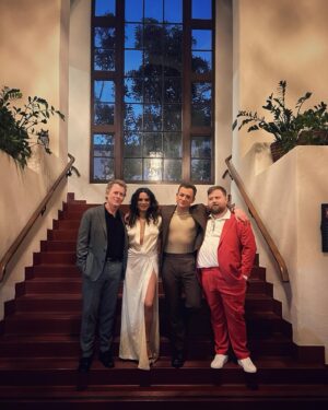 Sepideh Moafi Instagram - With @appletv #BlackBird fam @officialsbiff Thank you for the warm welcome & lovely panel @sbfilmgeek 🖤🦅

👗 @sarahslutsky 
💄 @danadelaney 
💁🏽‍♀️ @rena.calhoun 

👗: @elisabettafranchi
👠: @alexandrebirman
👛: @m2malletier
💎: @tiffanyandco