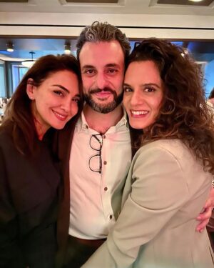 Sepideh Moafi Instagram - Heart is full after a weekend spent with inspiring minds, beautiful hearts & powerful art. I had the privilege of speaking on a @waterwelltheater panel w/indefatigable artists/activists @nazaninboniadi & @arianmoayed about Iran & how art plays a vital role in resistance & revolution. We then got to see the incredible company of @adollshousebway led by @jessicachastain & our very own @arianmoayed in a captivating, beautifully hauntingly rendition of the classic Henrik Ibsen play, A Doll’s House. I studied this play in depth for an entire quarter during my MFA studies & yet I somehow felt as though I was seeing it for the first time thanks to masterful performances, an absolutely brilliant adaptation by the enduringly brilliant Amy Hertzog under the original, inspiring direction of one of a kind visionary, Jamie Lloyd. 
Nora’s journey in finding her purpose to fight for freedom & equality is a fight that far too many women today & throughout history know all too well. This play/adaptation is an homage to women all over the world, especially the brave lionesses fighting for freedom in Iran, Afghanistan, Saudi Arabia & beyond. ❤️‍🔥

زن زندگی آزادی
Woman Life Freedom. 
💚🤍❤️