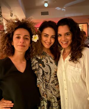 Sepideh Moafi Instagram - Heart is full after a weekend spent with inspiring minds, beautiful hearts & powerful art. I had the privilege of speaking on a @waterwelltheater panel w/indefatigable artists/activists @nazaninboniadi & @arianmoayed about Iran & how art plays a vital role in resistance & revolution. We then got to see the incredible company of @adollshousebway led by @jessicachastain & our very own @arianmoayed in a captivating, beautifully hauntingly rendition of the classic Henrik Ibsen play, A Doll’s House. I studied this play in depth for an entire quarter during my MFA studies & yet I somehow felt as though I was seeing it for the first time thanks to masterful performances, an absolutely brilliant adaptation by the enduringly brilliant Amy Hertzog under the original, inspiring direction of one of a kind visionary, Jamie Lloyd. 
Nora’s journey in finding her purpose to fight for freedom & equality is a fight that far too many women today & throughout history know all too well. This play/adaptation is an homage to women all over the world, especially the brave lionesses fighting for freedom in Iran, Afghanistan, Saudi Arabia & beyond. ❤️‍🔥

زن زندگی آزادی
Woman Life Freedom. 
💚🤍❤️