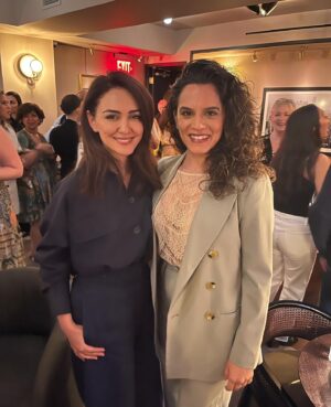 Sepideh Moafi Instagram - Heart is full after a weekend spent with inspiring minds, beautiful hearts & powerful art. I had the privilege of speaking on a @waterwelltheater panel w/indefatigable artists/activists @nazaninboniadi & @arianmoayed about Iran & how art plays a vital role in resistance & revolution. We then got to see the incredible company of @adollshousebway led by @jessicachastain & our very own @arianmoayed in a captivating, beautifully hauntingly rendition of the classic Henrik Ibsen play, A Doll’s House. I studied this play in depth for an entire quarter during my MFA studies & yet I somehow felt as though I was seeing it for the first time thanks to masterful performances, an absolutely brilliant adaptation by the enduringly brilliant Amy Hertzog under the original, inspiring direction of one of a kind visionary, Jamie Lloyd. 
Nora’s journey in finding her purpose to fight for freedom & equality is a fight that far too many women today & throughout history know all too well. This play/adaptation is an homage to women all over the world, especially the brave lionesses fighting for freedom in Iran, Afghanistan, Saudi Arabia & beyond. ❤️‍🔥

زن زندگی آزادی
Woman Life Freedom. 
💚🤍❤️