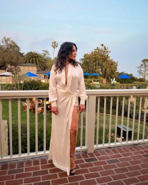 Sepideh Moafi Instagram - With @appletv #BlackBird fam @officialsbiff Thank you for the warm welcome & lovely panel @sbfilmgeek 🖤🦅

👗 @sarahslutsky 
💄 @danadelaney 
💁🏽‍♀️ @rena.calhoun 

👗: @elisabettafranchi
👠: @alexandrebirman
👛: @m2malletier
💎: @tiffanyandco