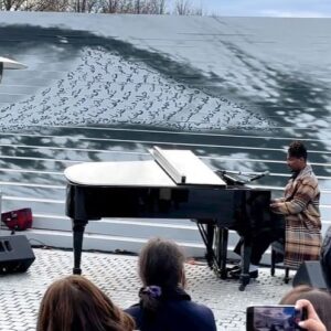 Sepideh Moafi Instagram - Art is revolution & revolution is art. Thank you @forfreedoms & @vitalvoices for this stunning art activation at @4freedomspark 👁️ #EYESONIRAN 👁️ 

Thank you @hillaryclinton @shirin__neshat @gissounia @nazaninafshinjammackay @zainabsalbi @sheidajanam @hankwillisthomas for your inspiring leadership & words, & @jonbatiste @mehrnam_rastegari for making us all cry with your magical interpretation of @shervinine Baraye.

Breathtaking artwork by @sheidajanam @shirin__neshat @hankwillisthomas @aphroditedesiree @shirintowfiq @icyandsot @sepidehmehrban @jr @sheida.s.o.l & #z

On view at Four Freedoms Park on Roosevelt Island through the end of the year ✨