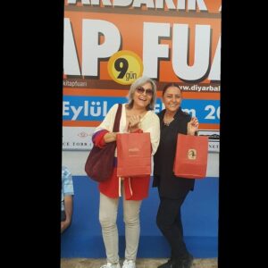 Seray Gözler Instagram - TÜYAP KİTAP FUARI DİYARBAKIR...Handan Ekici'yle...