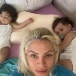 Seray Sever Instagram - Aşk bunlar aşk🥰♾️🙏🤲❤️🤩😍🧿 @sofiaalyasunbul doğru düzgün tek kare fotoğraf çekemiyorum 😃minnoşlar tam koç burcu kızları oldular😂 #twins #sisters #love #sofiaalyasünbül