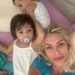 Seray Sever Instagram - Aşk bunlar aşk🥰♾️🙏🤲❤️🤩😍🧿 @sofiaalyasunbul doğru düzgün tek kare fotoğraf çekemiyorum 😃minnoşlar tam koç burcu kızları oldular😂 #twins #sisters #love #sofiaalyasünbül